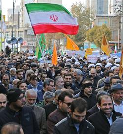 محتجون يهتفون "الموت لخامنئي" بعد انهيار مبنى في إيران