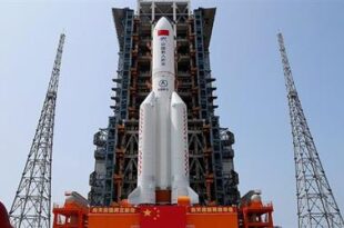 الصين تطلق 3 رواد إلى محطتها الفضائية على متن "السفينة الإلهية"
