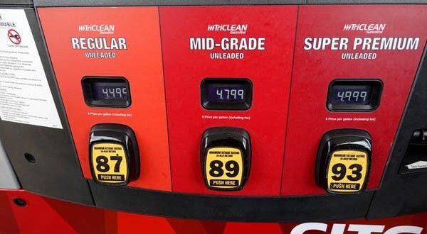 سعر الوقود في أميركا يسجل أعلى مستوى على الإطلاق متجاوزاً 5 دولارات للغالون