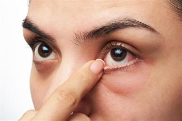"سعود الطبية" توضح حقيقة استخدام القهوة في علاج متلازمة العين الجافة