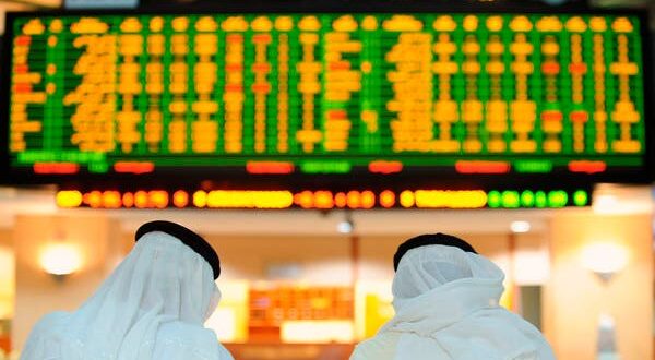 التراجع يخيم على معظم أسواق الخليج.. وسوق أبوظبي تسبح عكس التيار