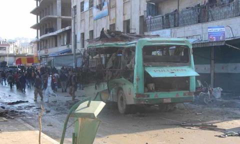 مقتل 15 عسكرياً سورياً بهجوم استهدف حافلة في الرقة
