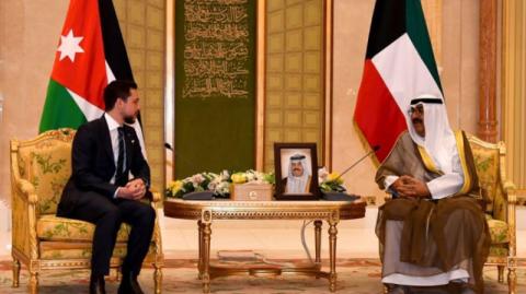 مشعل الأحمد والحسين بن عبد الله بحثا العلاقات بين البلدين
