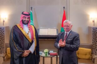 ملك الأردن يقدم لولي العهد أرفع وسام مدني في المملكة الأردنية