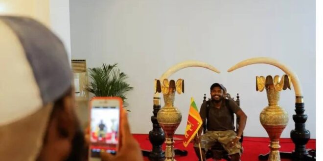 أموال ووثائق رئيس سريلانكا في قبضة المحتجين
