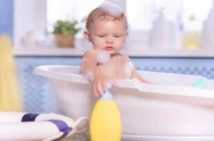 ليس فقط النظافة.. فوائد الاستحمام للطفل الرضيع