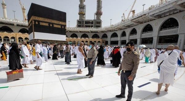 السعودية: تأشيرة السياحة لا تتيح لصاحبها أداء فريضة الحج
