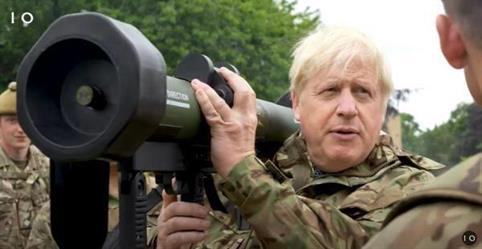 رئيس وزراء بريطانيا يشارك في تدريبات بين قوات بلاده وأوكرانيا (فيديو)