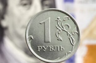 الروبل الروسي يتراجع أمام الدولار بعد خفض أسعار الفائدة