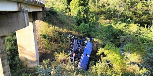 وفاة 24 شخصا بغرق حافلة في نهر بكينيا