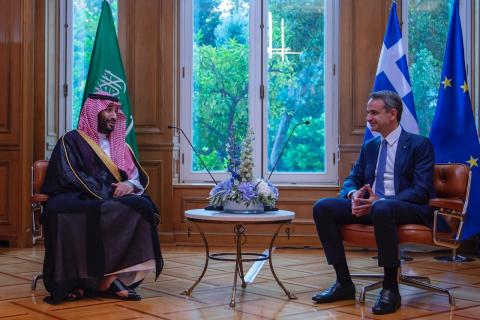 ولي العهد السعودي يلتقي رئيس وزراء اليونان في أثينا