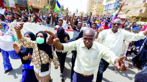 مقتل 6 متظاهرين في الذكرى الثالثة لـ«انتفاضة» السودان