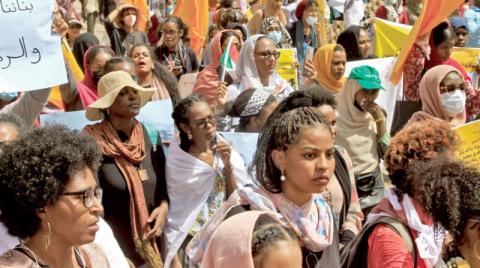 سودانيون يستقبلون العيد في ساحات الاعتصام