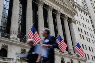 الأسهم الأميركية تغلق على تباين والمستثمرون يترقبون بيانات الوظائف