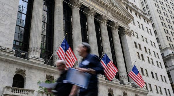 الأسهم الأميركية تغلق على تباين والمستثمرون يترقبون بيانات الوظائف