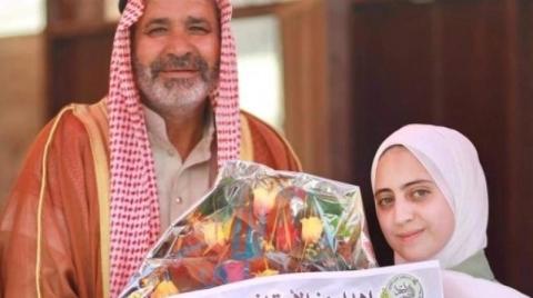 رجل أعمال عربي من إسرائيل يتبنى طالبة متفوقة في غزة