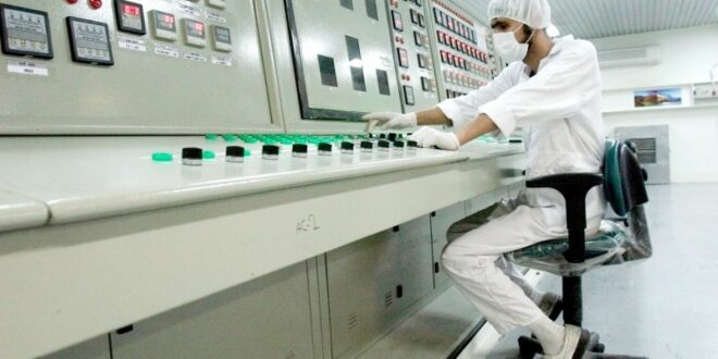 «اليورانيوم المخصب» يهدد بإفشال صفقة النووي الإيراني