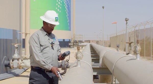 رويترز: السعودية ترفع سعر البيع الرسمي لنفطها إلى آسيا في سبتمبر