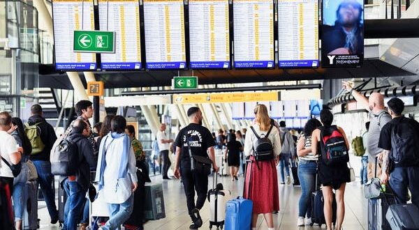 وسط أزمة سفر.. مطار أوروبي شهير يحدّد سقفاً لأعداد المسافرين حتى أكتوبر