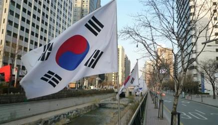 لمواجهة الأزمة الاقتصادية.. رئيس كوريا الجنوبية يصدر عفواً عن نائب رئيس "سامسونج"