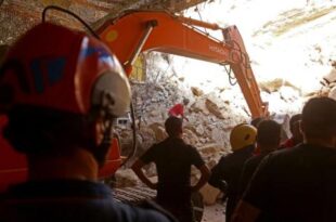 انتشال جثتين إضافيتين من تحت ركام انهيار مزار ديني في كربلاء