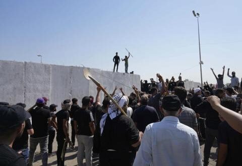 اشتباكات داخل قاعات القصر الجمهوري... وحظر تجول شامل في بغداد