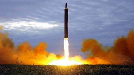 اليابان تفكر في نشر صواريخ بعيدة المدى لمواجهة الصين