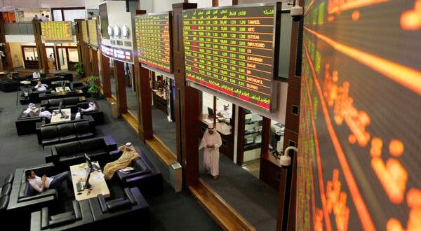 أسواق الخليج تتراجع بفعل ضغوط البيع وانخفاض أسعار النفط