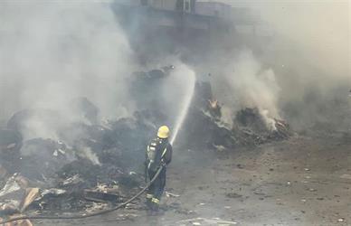 "مدني الرياض" يسيطر على حريق في مستودع لإعادة تدوير الورق بحي السلي