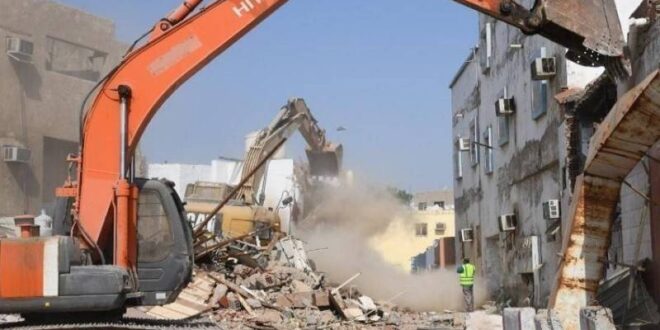 لجنة عشوائيات جدة تشرع في أعمال الإزالة لحي قويزة