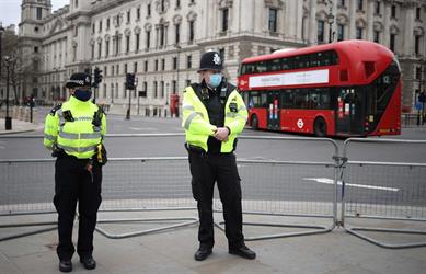 تعرُّض شرطيَيْن للطعن في وسط لندن.. وتوقيف مشتبه به يحمل سكيناً