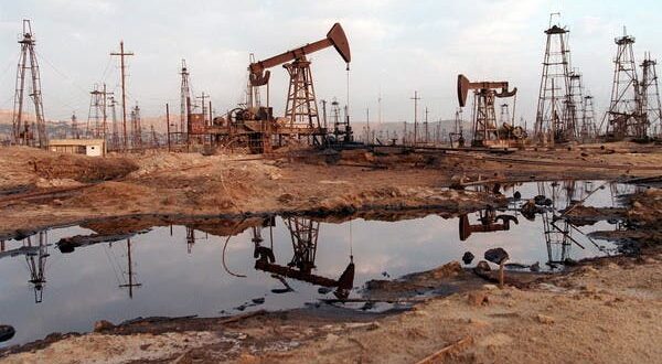 أسعار النفط تعمق  خسائرها وخام برنت يهبط 3% لـ92.6 دولار