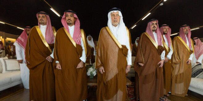 أمير مكة يتوج الفائزين في مهرجان ولي العهد للهجن