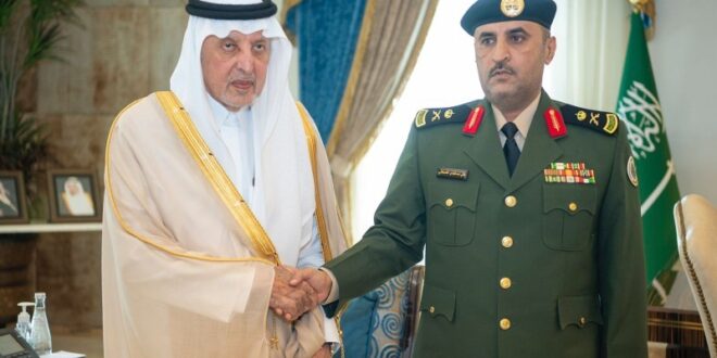 أمير مكة يقلد مدير سجون المنطقة رتبة لواء