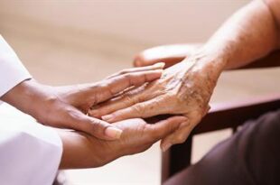 "الصحة الخليجي": 3 مضاعفات صحية يتعرض لها كبار السن حال شعورهم بالوحدة