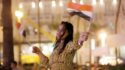 احتفالات المصريين بـ«أكتوبر» «نوستالجيا» وفخر و«تحفيل»