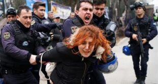 اعتقال عشرات المتظاهرات خلال تجمع مناهض للعنف ضد المرأة في تركيا