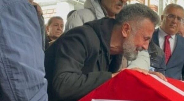 قتلت بتفجير إسطنبول.. نجم مسلسل "أرطغرل" ينهار بجنازة ابنته
