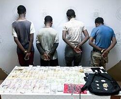 "شرطة المدينة المنورة" تقبض على 4 مخالفين من الجنسية الإثيوبية بحوزتهم أقراص مخدرة
