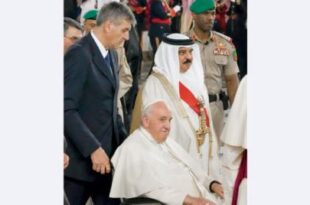 البابا يبدأ زيارة للبحرين