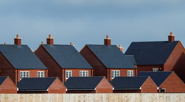 عام صعب ينتظر سوق الإسكان في بريطانيا وسط ركود اقتصادي