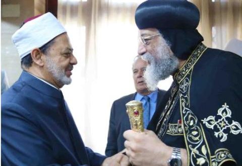 مؤسسات دينية بمصر تُجدد رفضها تحريم تهنئة المسيحيين بعيد الميلاد