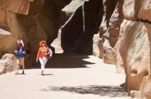 القطاع السياحي في الأردن يخرج من قبضة كورونا ويبدأ بالتعافي