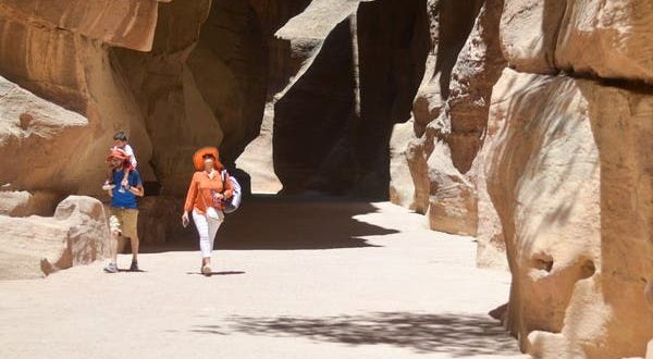 القطاع السياحي في الأردن يخرج من قبضة كورونا ويبدأ بالتعافي