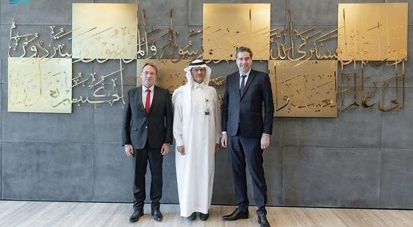 وزير الطاقة السعودي يناقش جهود المملكة مع وزير التجارة الخارجية الفرنسي