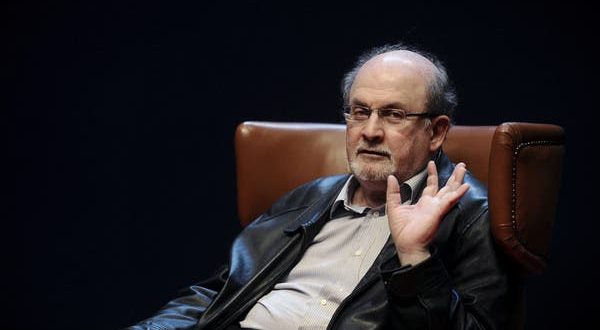 صاحب "آيات شيطانية" يعيد الكرة.. سلمان رشدي يكشف مقتطفات من روايته الجديدة