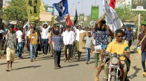 السودانيون يترقبون قرارات «تهيئة المناخ للاتفاق السياسي»