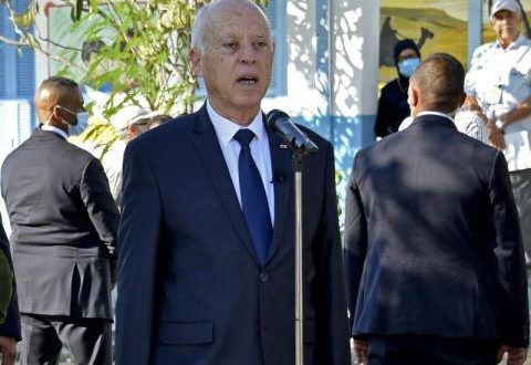 أحزاب تونسية تحذر من انهيار مؤسسات الدولة بسبب «الإقالات»