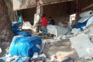 ورشات سورية لخياطة وصناعة الخيام تعمل ليل نهار عقب الزلزال المدمر