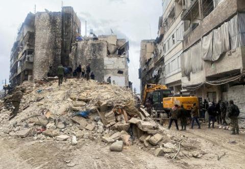 مئات العائلات السورية لا تزال تحت أنقاض الزلزال